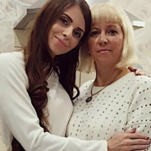 Звезда «Дома-2» Ольга Рапунцель заявила, что мать набросилась на нее с кулакам на съемках шоу «Бородина против Бузовой»