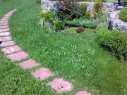 Дорожка на даче, из чего и как её сделать?