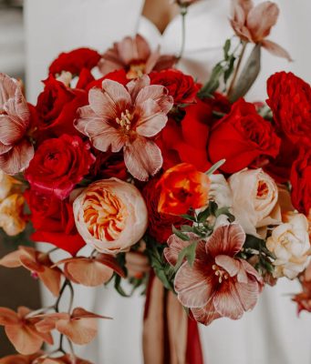 Свадьба в радуге алых, красных, бордовых красок