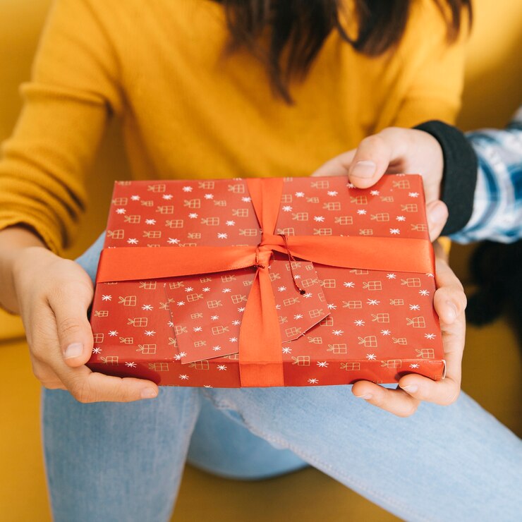 Подарочные коробки: готовые или на заказ?