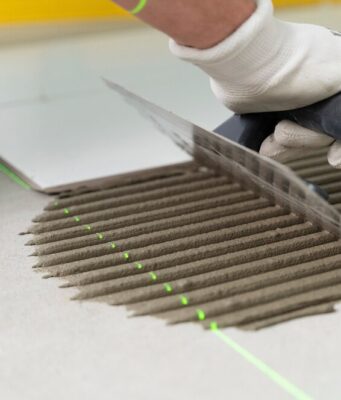 Укладка плитки: Как выбрать надежного специалиста для вашего проекта