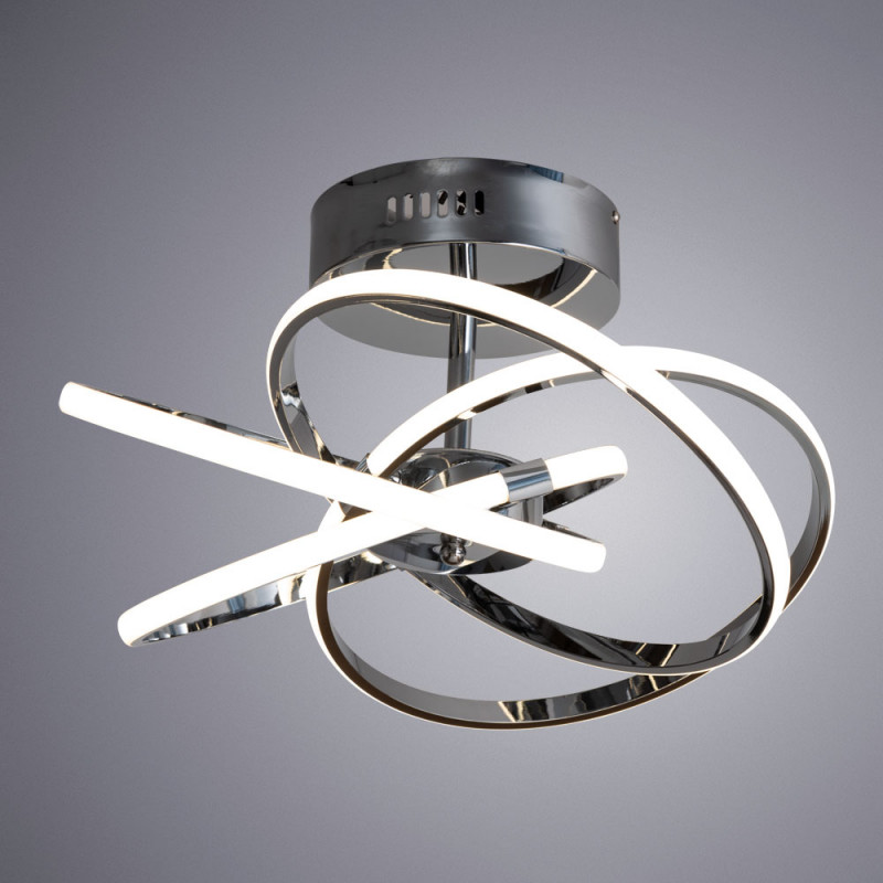 Сочетание стилей: детские светильники, люстры и линейные светильники