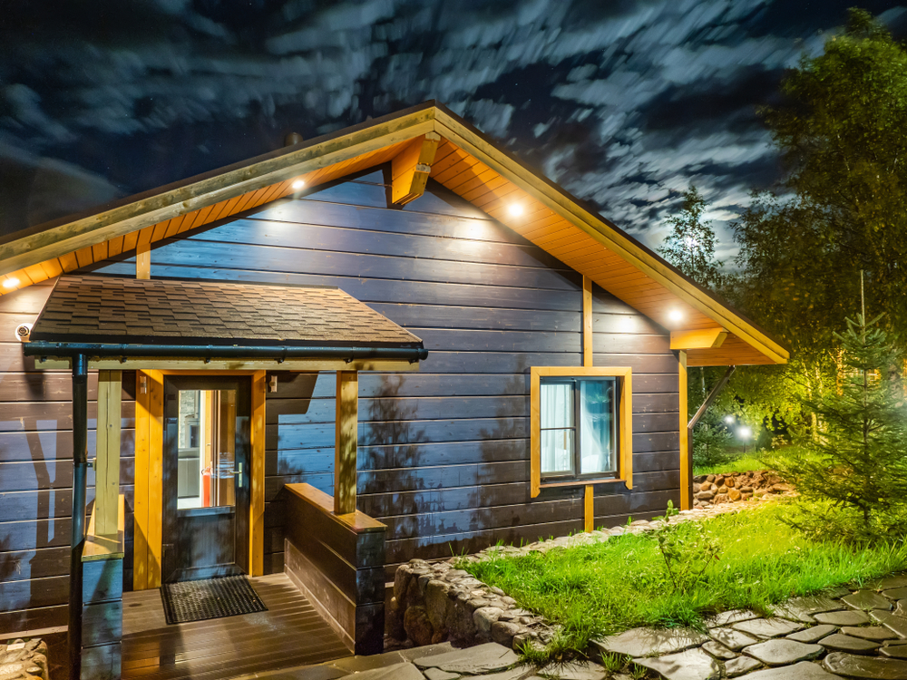 Фасадная краска, плитка, сайдинг и другие способы стильной отделки дома