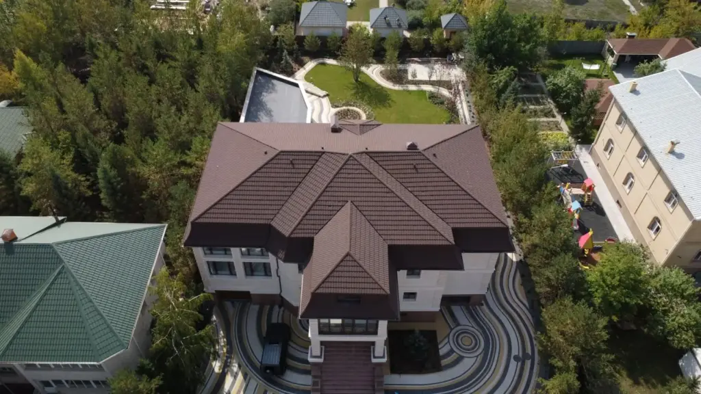 Как выбрать поставщика композитной черепицы: особенности