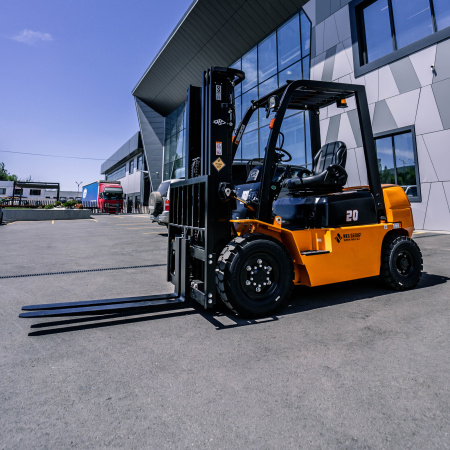 Бензиновые вилочные погрузчики: применение и особенности выбора в Казахстане