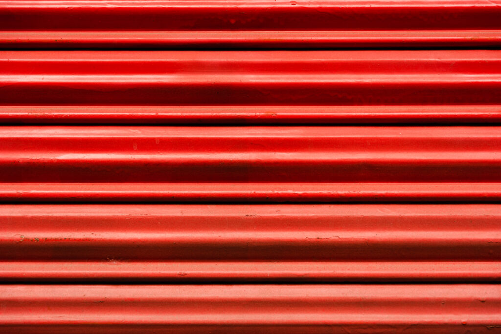 Профлист в Алматы: как выбрать подходящий тип и толщину для вашего объекта